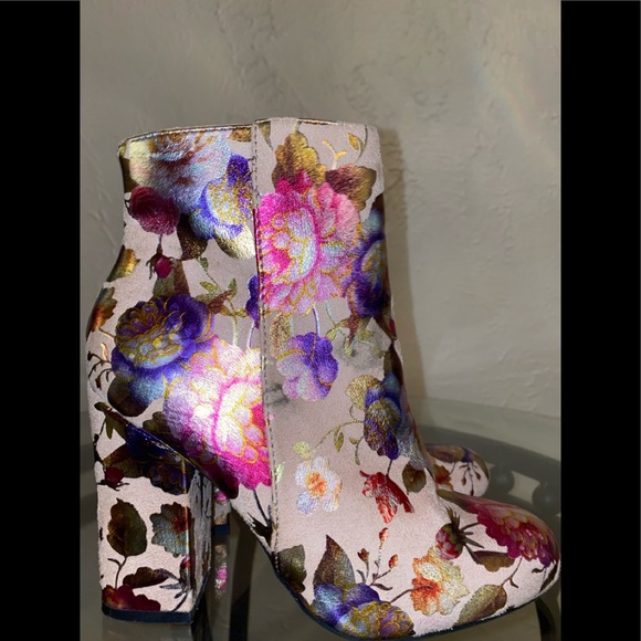 Heels boot . Fancy ❤️🌸 - Picture 2 of 3